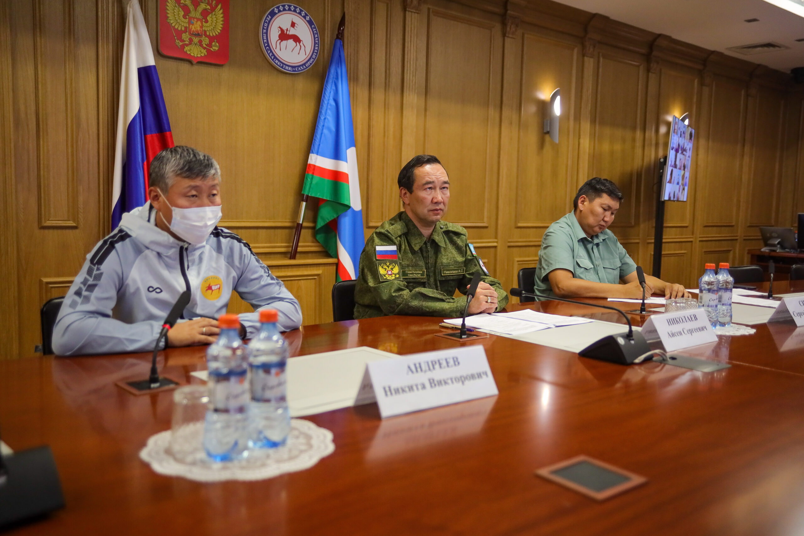 Глава Якутии поручил мобилизовать все силы для стабилизации лесопожарной обстановки