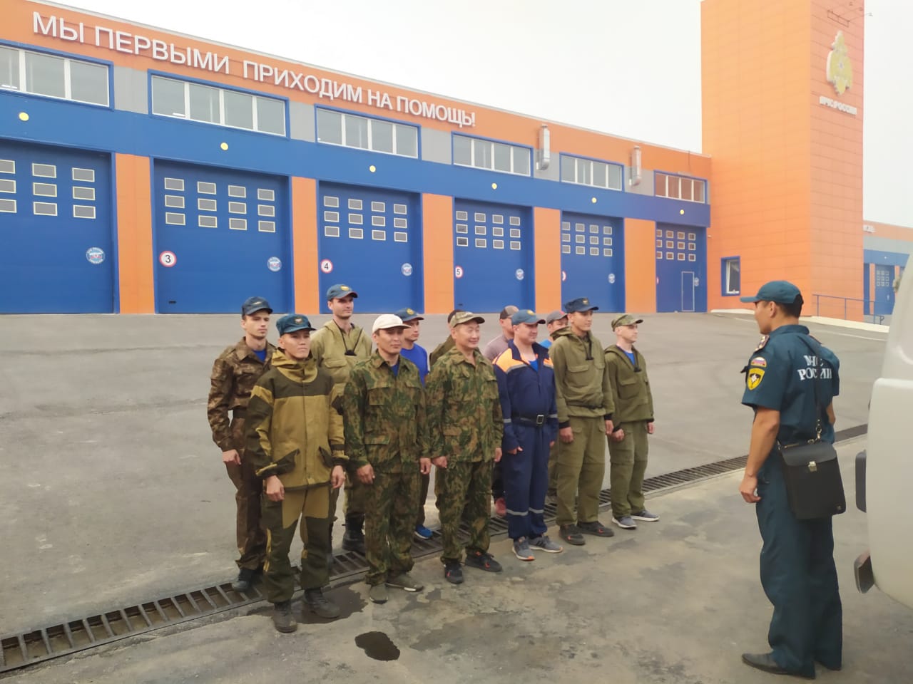 Пожарных направили в село Бясь-Кюель в Якутии для защиты от лесных пожаров