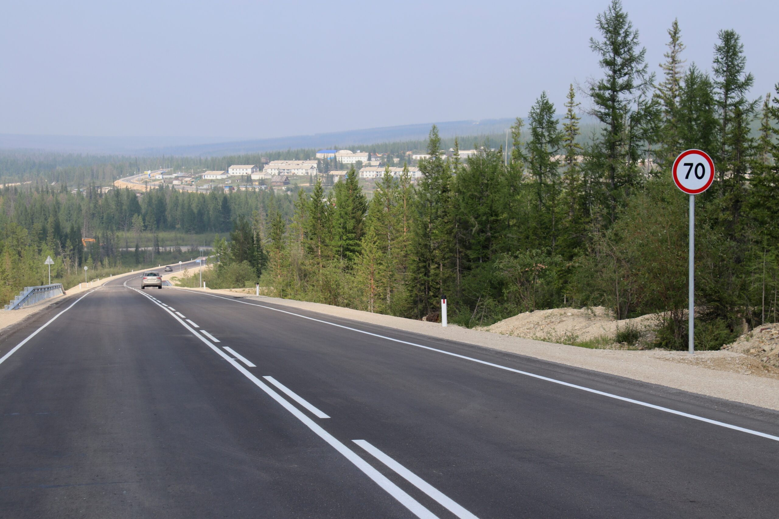 Свыше 20 км гравийно-щебеночных разрывов ликвидировали на трассе А-360 «Лена» в Якутии