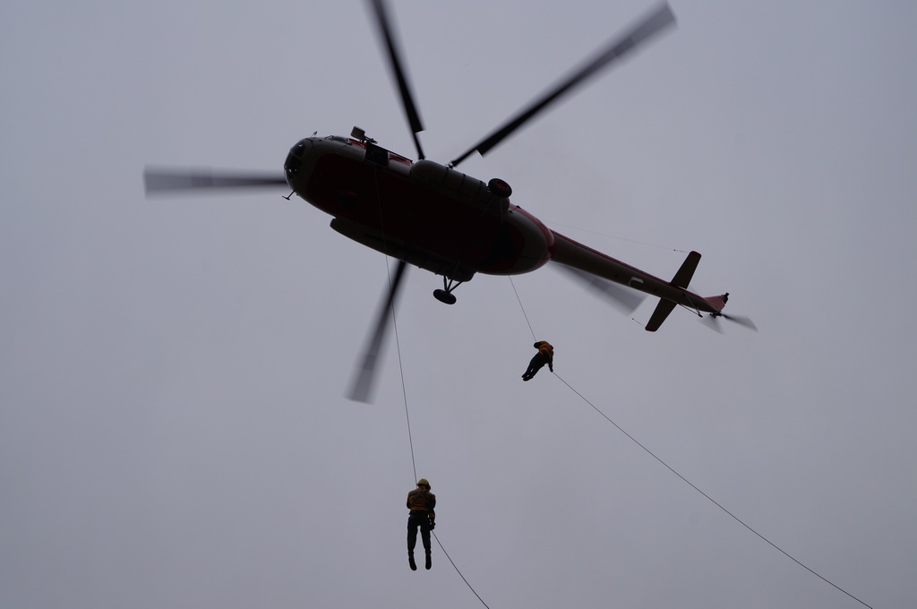 Парашютистов-пожарных дополнительно отправили в Горный район Якутии