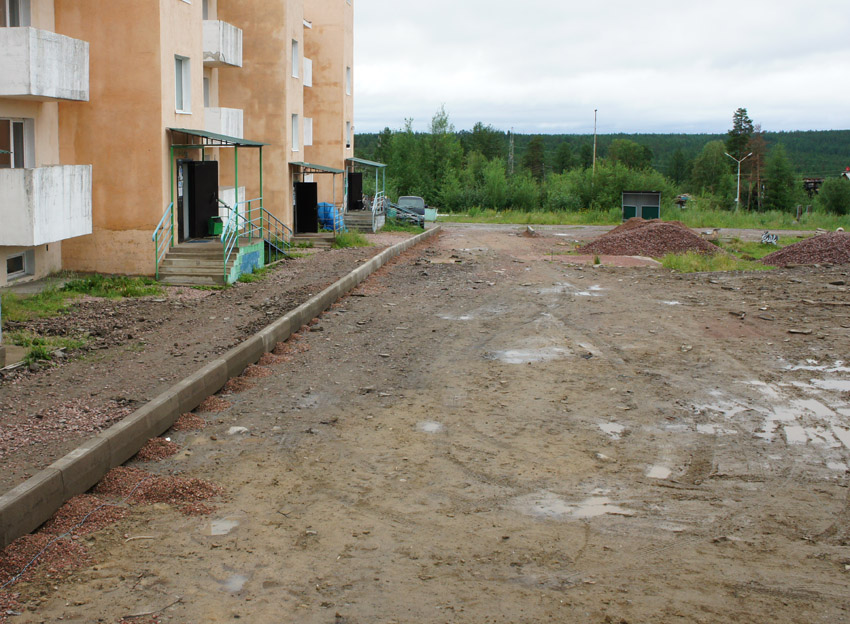 Семь дворовых территорий отремонтируют в поселке Серебряный Бор в Якутии