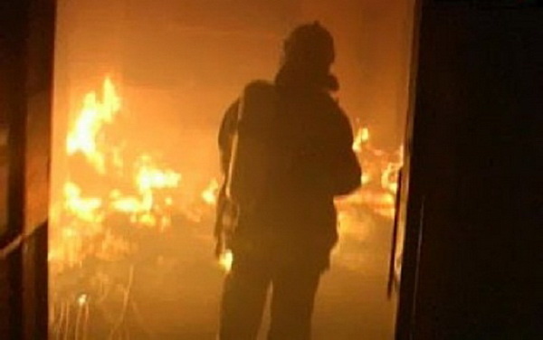 Пожилой мужчина погиб при пожаре в частном доме в якутском Павловске