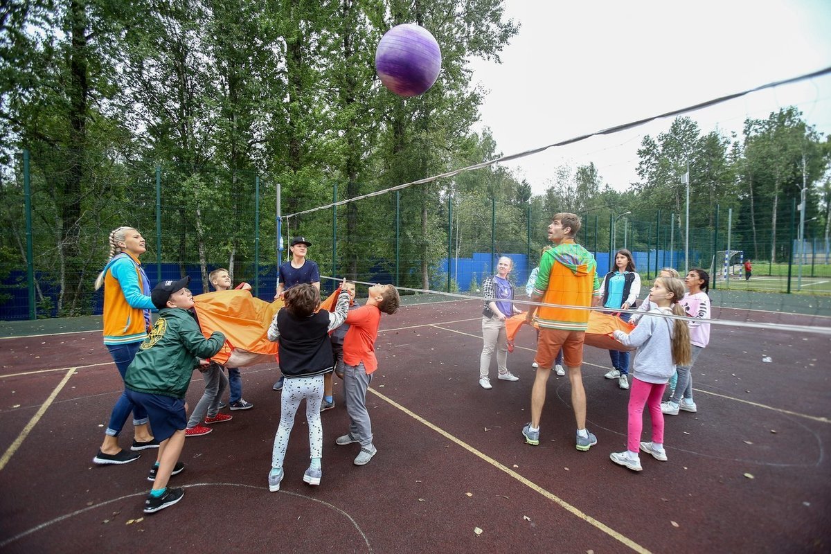 Президент РФ поручил организовать отдых детей из Якутии в летних лагерях