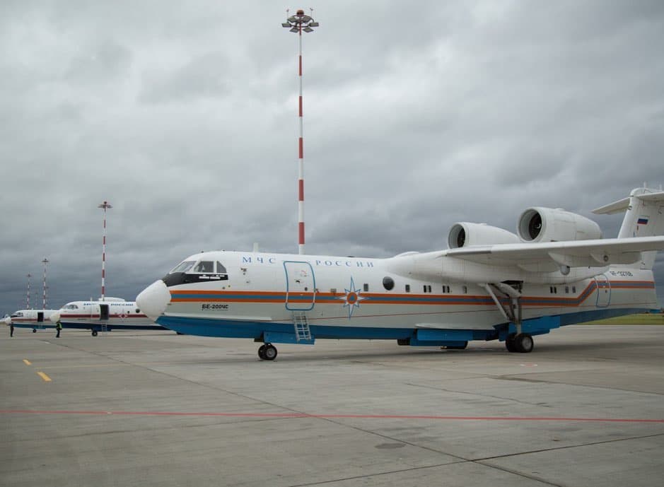 Два самолета Бе-200 МЧС России прибыли в аэропорт Якутска