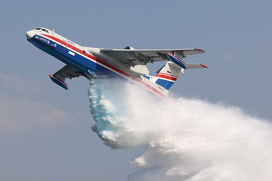 Двенадцать воздушных судов тушат лесные пожары в Якутии