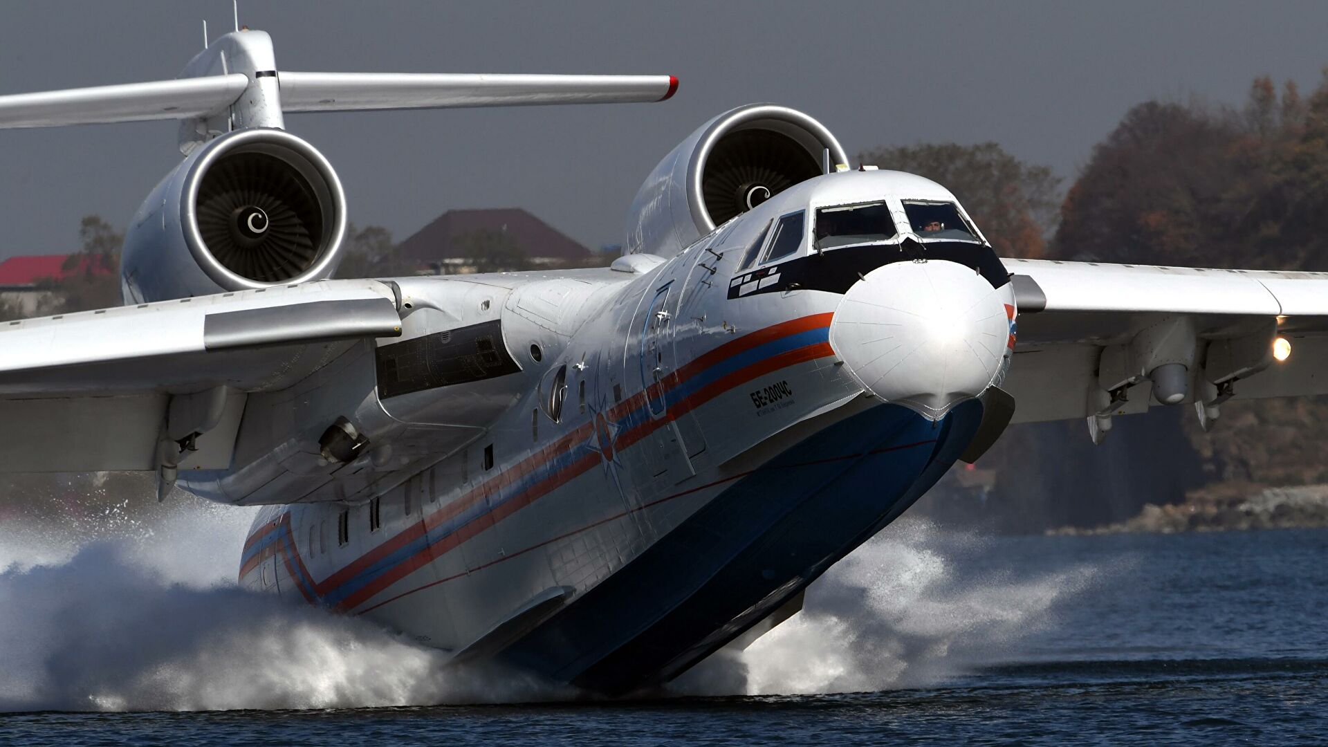 Два самолета Бе-200 прибыли в Якутию для тушения лесных пожаров