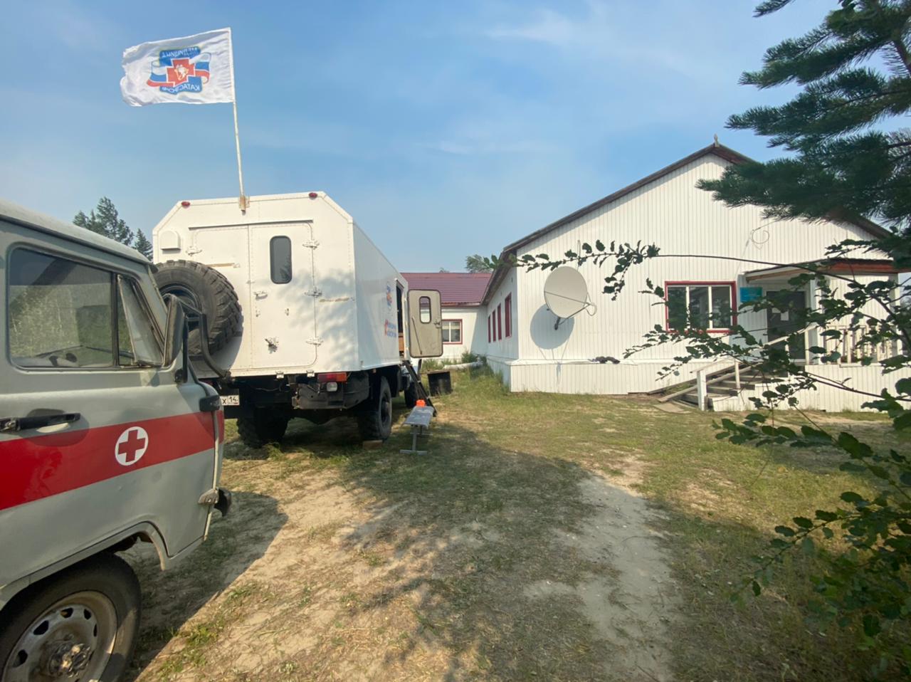 Дополнительная бригада медиков работает в селе Бясь-Кюель Горного района Якутии
