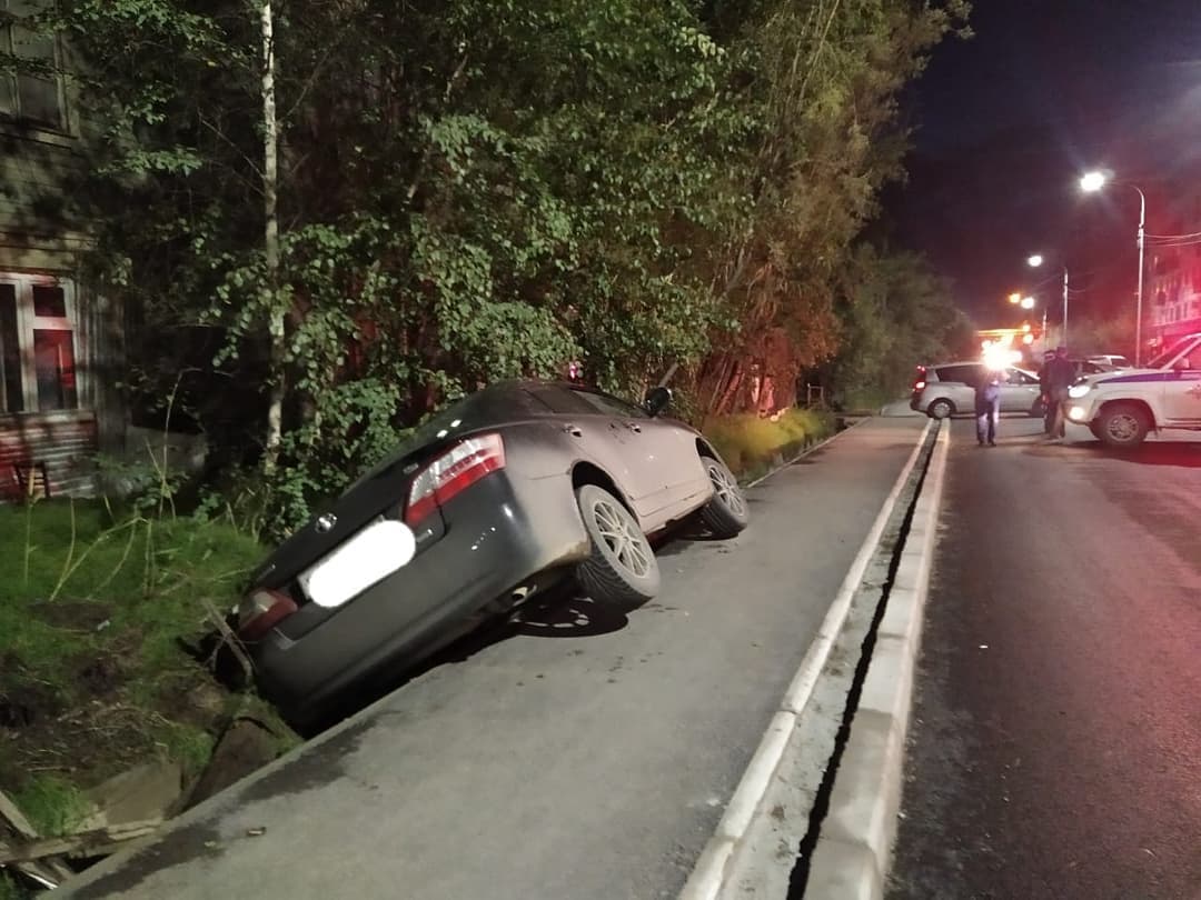 Два человека погибли при наезде автомобиля в Якутске