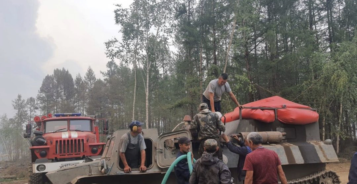 Дополнительно 30 человек направят на тушение пожара у села Кылайы в Якутии