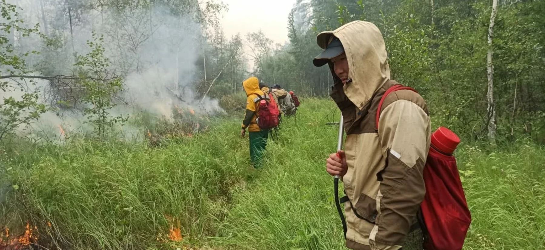 Сложная лесопожарная обстановка сохраняется в десяти районах Якутии