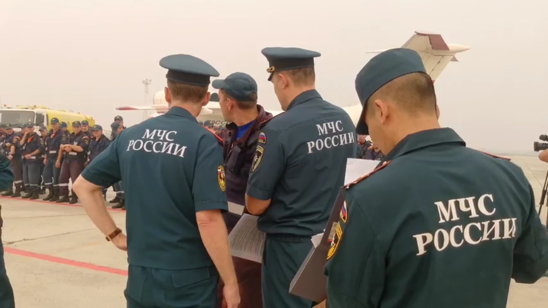 Первый эшелон спасателей МЧС России прибыл в Якутию для тушения пожаров