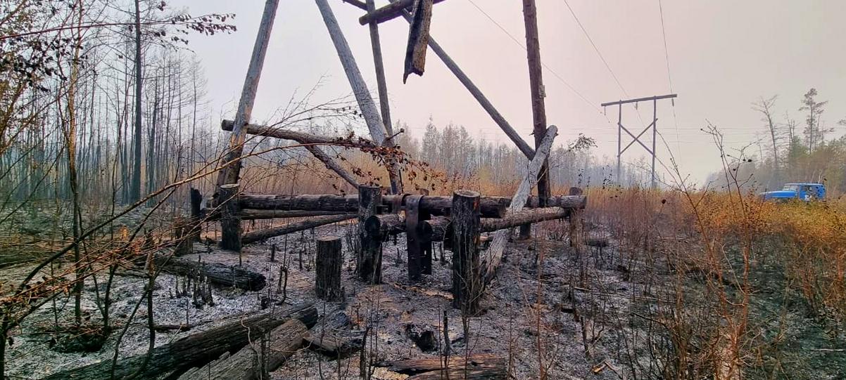 Энергетики восстановили более 180 опор ЛЭП, поврежденных лесными пожарами в Якутии