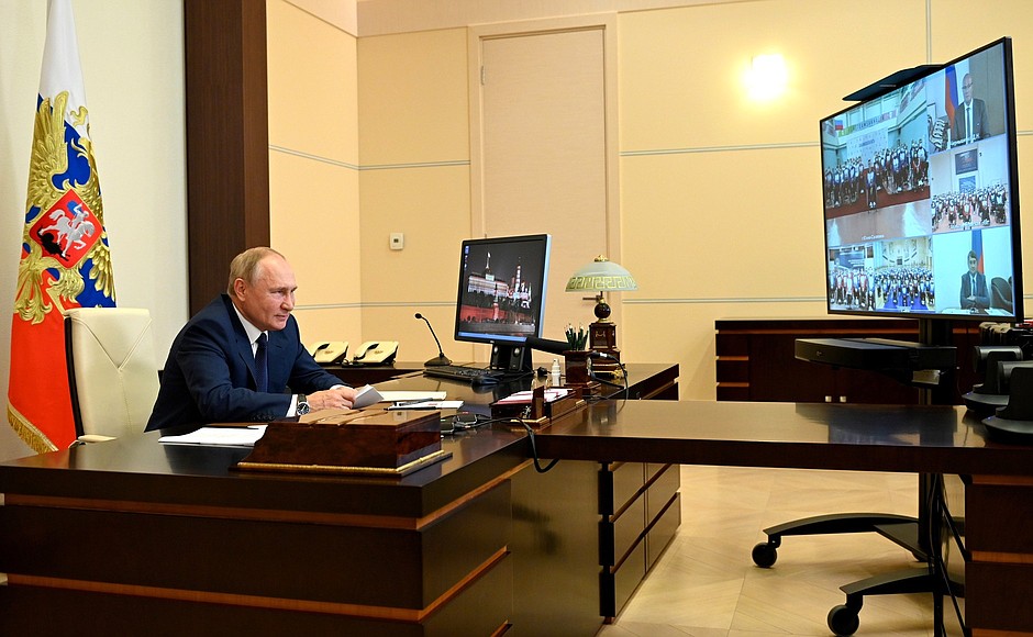 Владимир Путин встретился с паралимпийцами перед играми в Токио