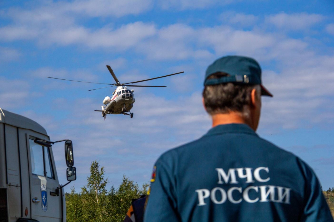 Бе-200 и Ми-8 работают на тушении пожаров в Усть-Майском районе Якутии