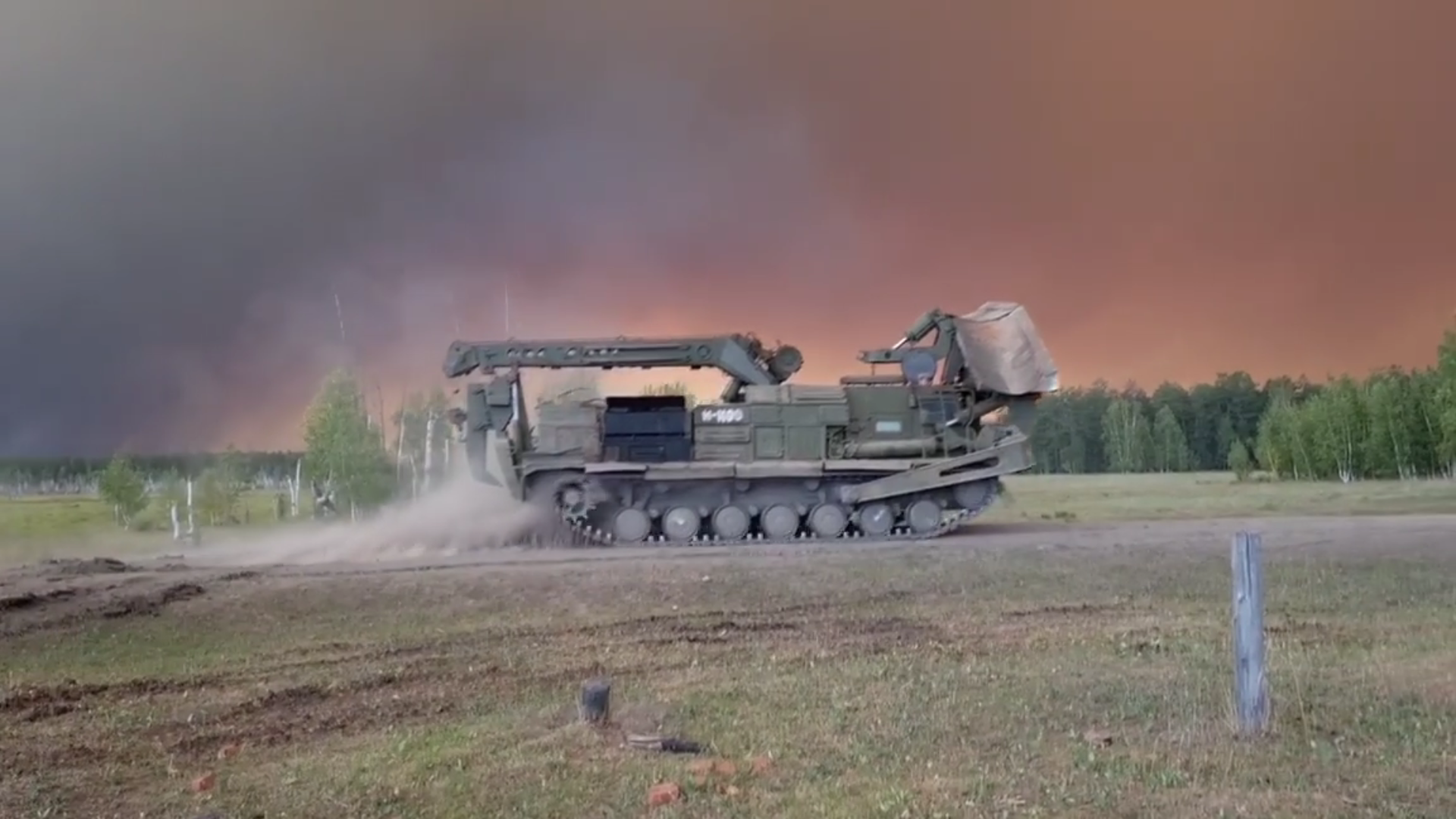 Дополнительная военная техника прибудет в Якутию для борьбы с лесными пожарами