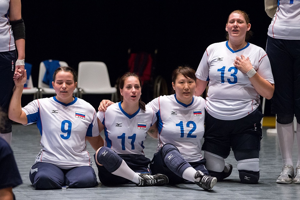 Российская женская команда проиграла в паралимпийских соревнованиях по волейболу сидя