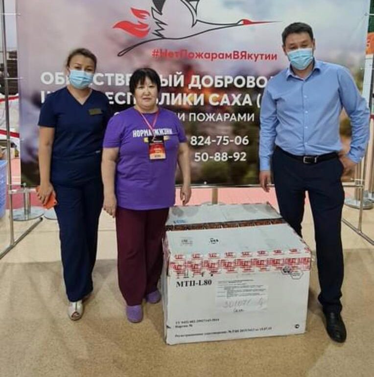 Якутская городская больница №3 передала лекарства добровольцам в тушении пожаров