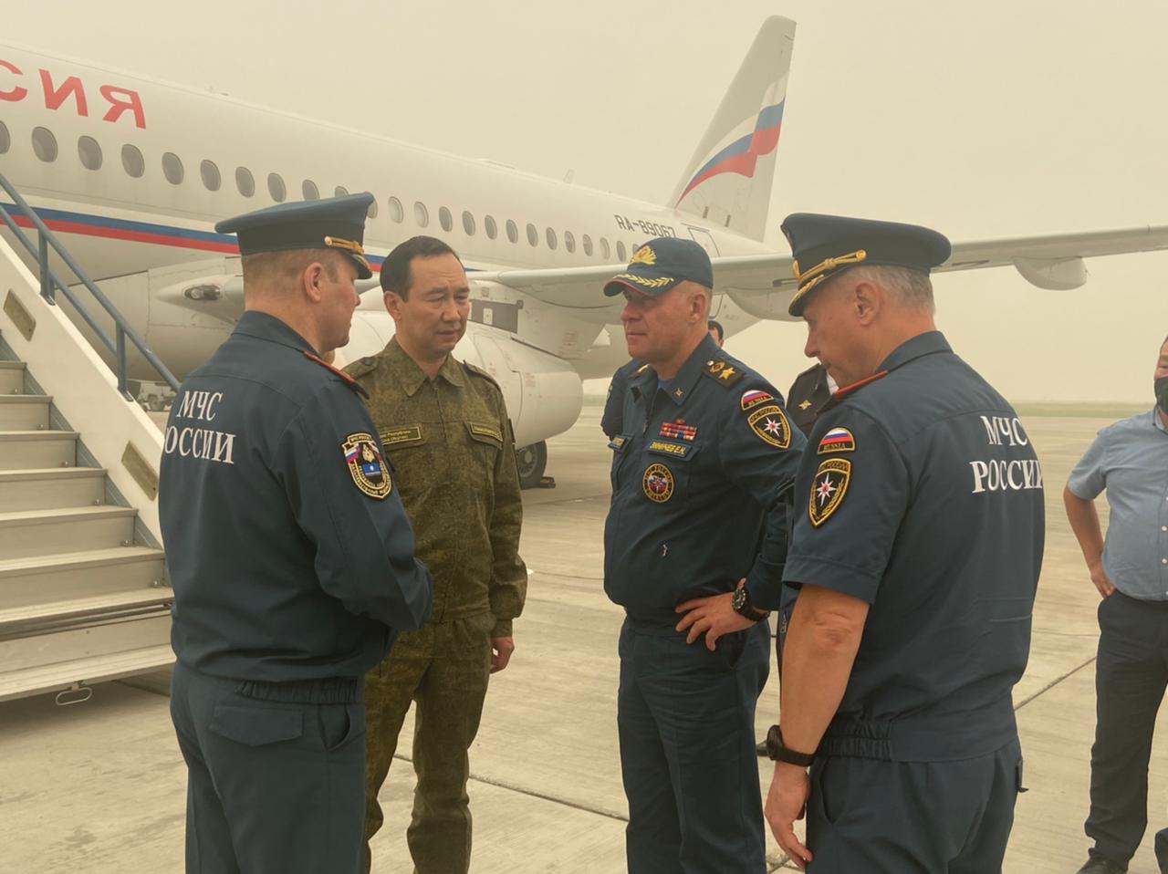 Глава МЧС России прибыл в Якутию для контроля тушения пожаров