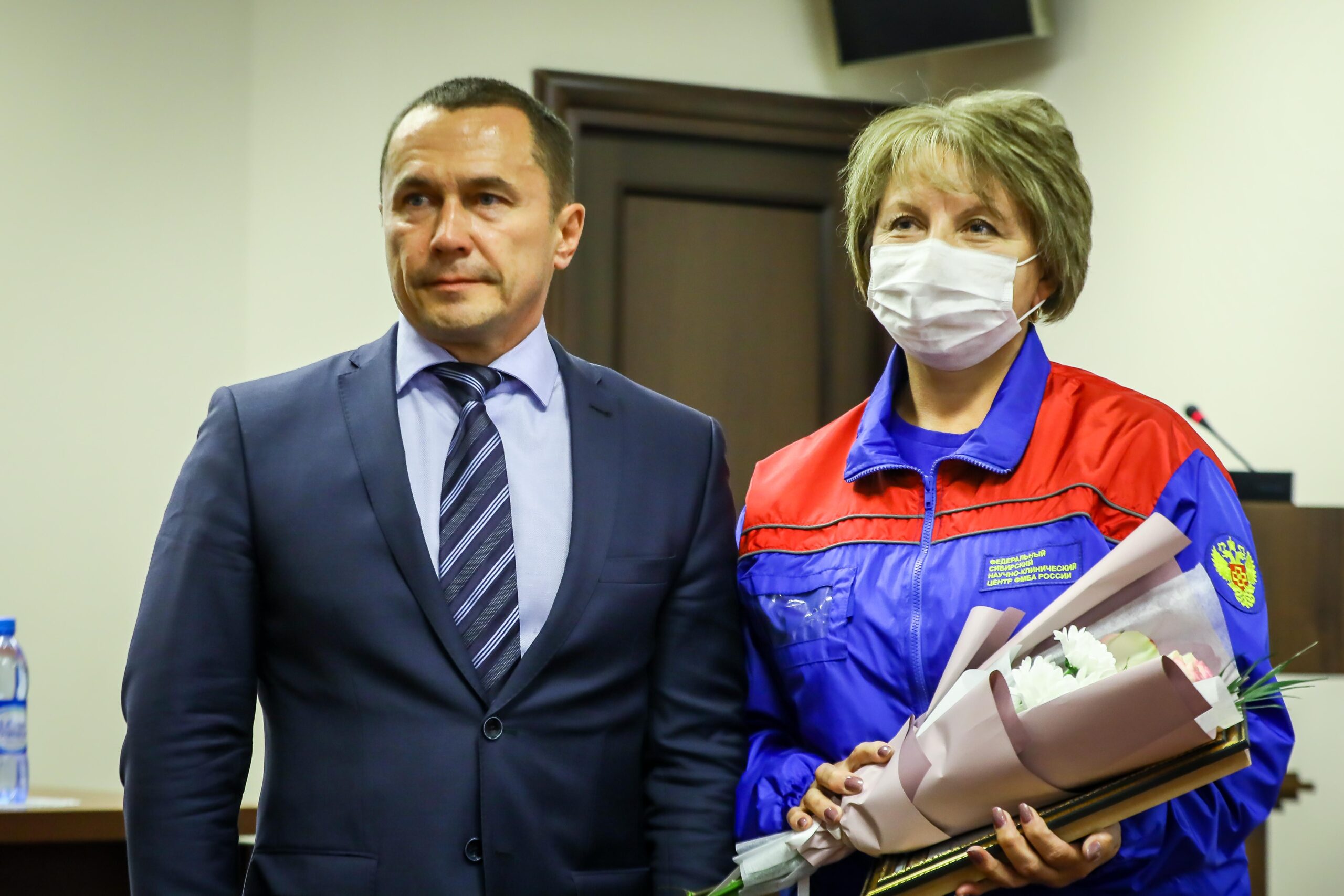 Награды вручили медикам ФМБА России, которые оказали помощь в борьбе с COVID-19 в Якутии
