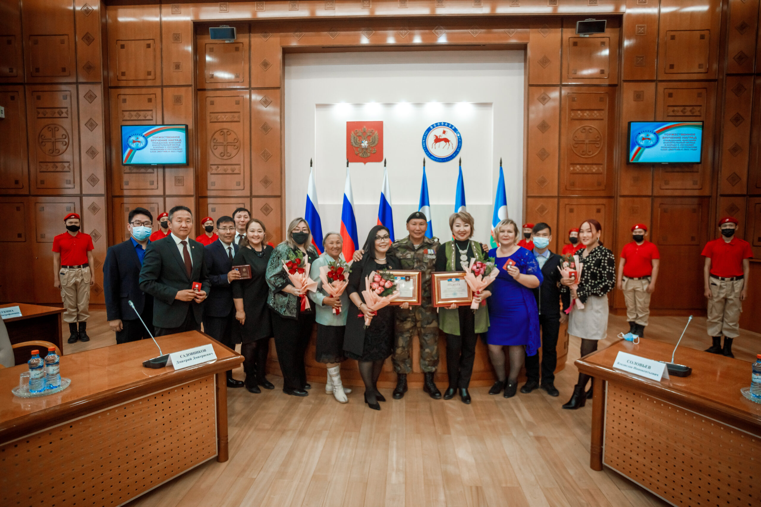 Глава Якутии Айсен Николаев наградил участников борьбы с лесными пожарами