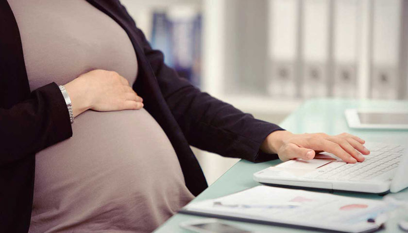 Работодателям Якутии рекомендовали переводить беременных на удаленный режим работы