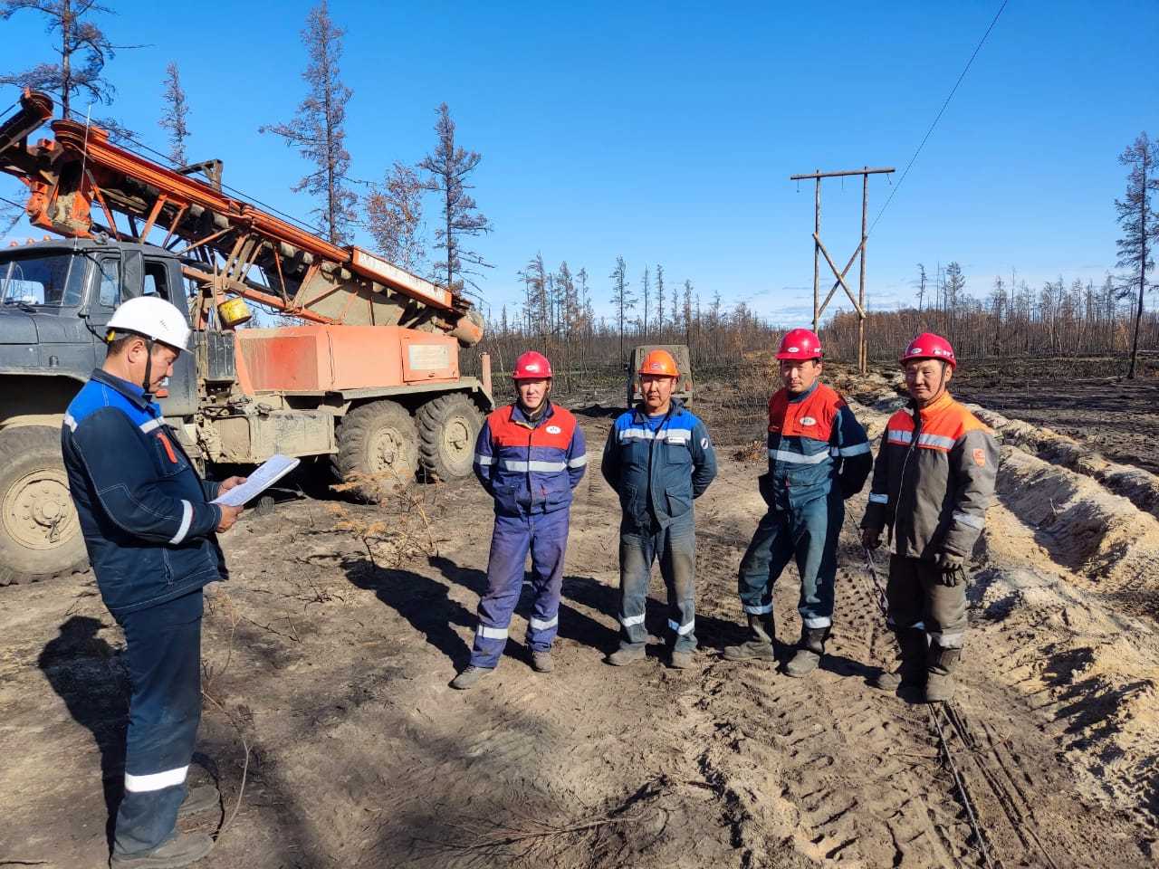 Ремонт пострадавшей от лесного пожара линии «Балыктах–Харыялах» завершили в Якутии