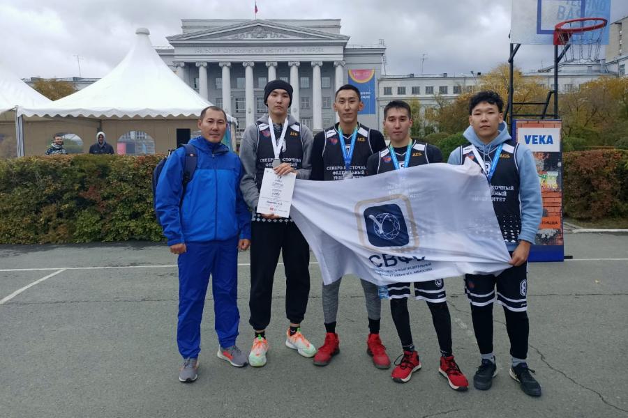 Команда СВФУ по стритболу стала второй на фестивале студенческого спорта