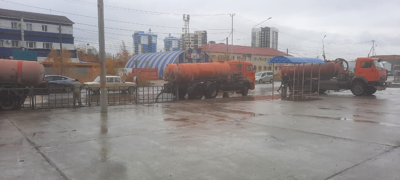 Откачку дождевой воды с заниженных мест ведут  на улицах Якутска