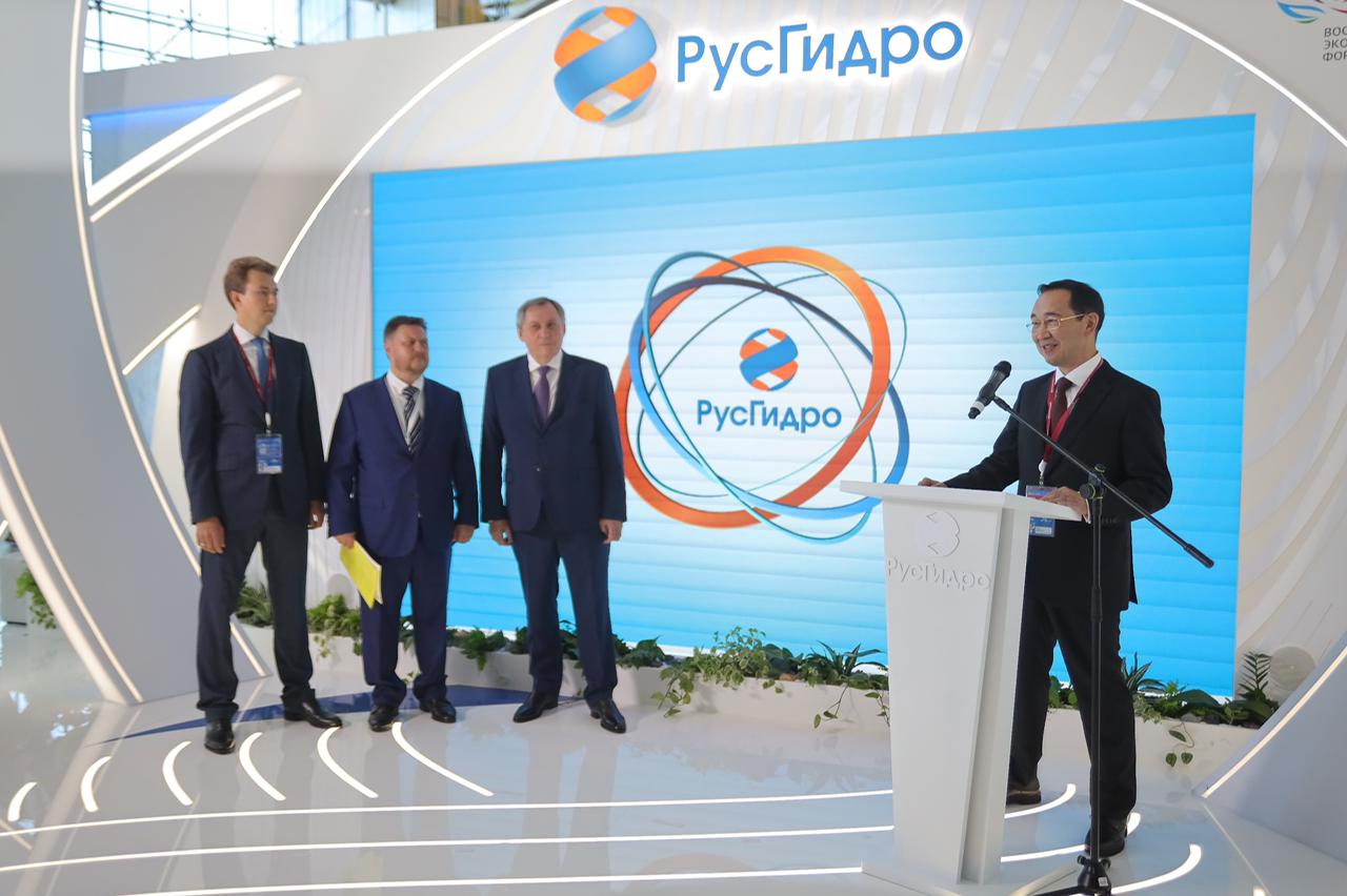 Первую автоматизированную гибридную солнечную электростанцию запустили в Якутии