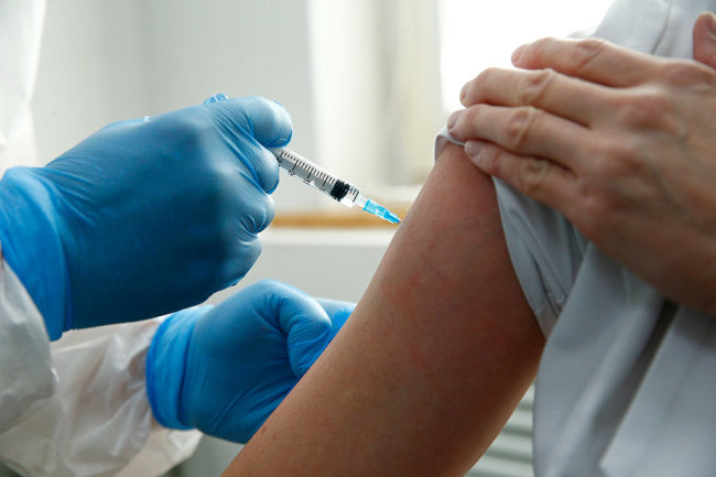 Более 183 тыс человек получили прививки от гриппа в Якутии