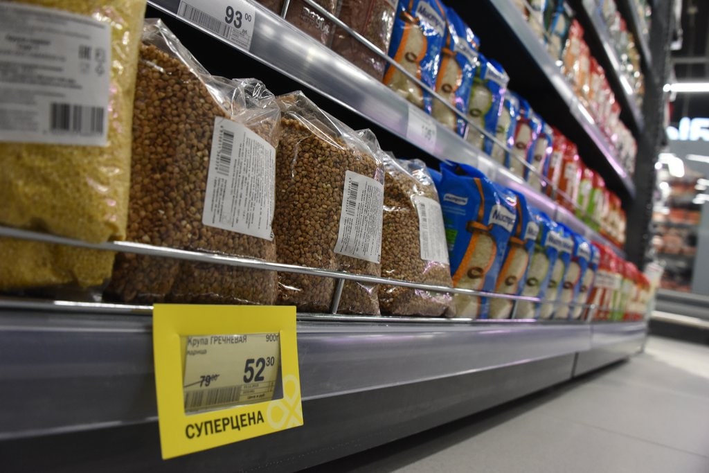 Завышенные цены на продукты выявили в магазинах Мирного в Якутии