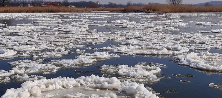 Плавучий лед образовался на реке Анабар в Якутии позже сроков