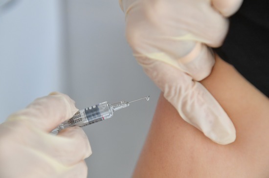 Полный курс вакцинации от коронавируса в Якутии прошли 359 тыс человек
