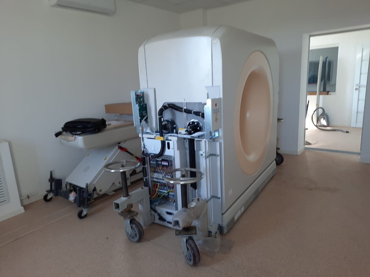 Более 40 единиц нового медоборудования установят в районных больницах Якутии