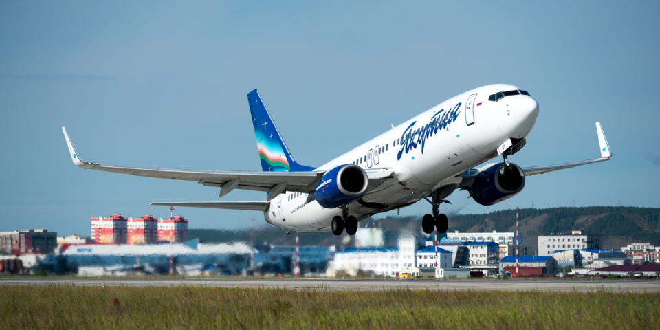 Самолет авиакомпании «Якутия» экстренно сел в Татарстане из-за разгерметизации двери