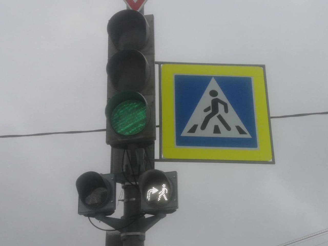 Новые секции с изображением пешехода устанавливают на светофорах Якутска