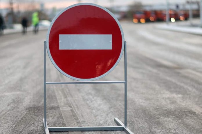 Движение транспорта временно ограничили по улице Севастопольская в Якутске