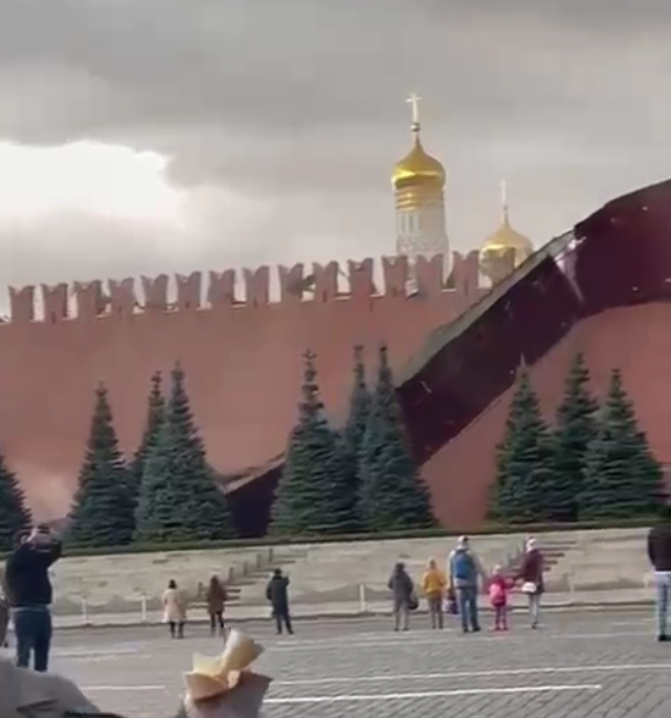 Зубцы на стенах Кремля пострадали из-за сильного ветра в Москве