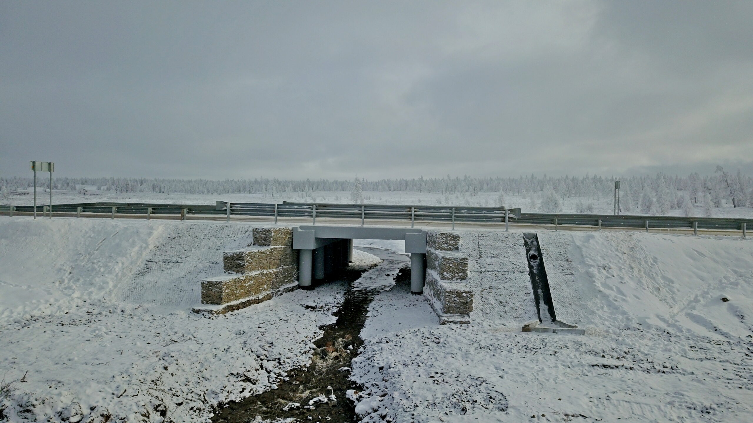 Мост через ручей отремонтировали в Алданском районе Якутии