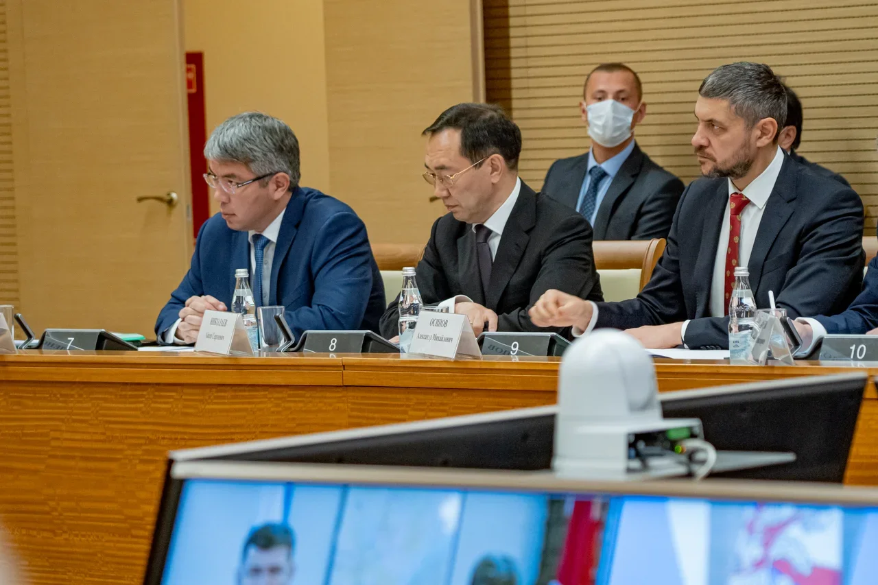 Айсен Николаев принял участие в заседании совета у вице-премьера РФ Юрия Трутнева