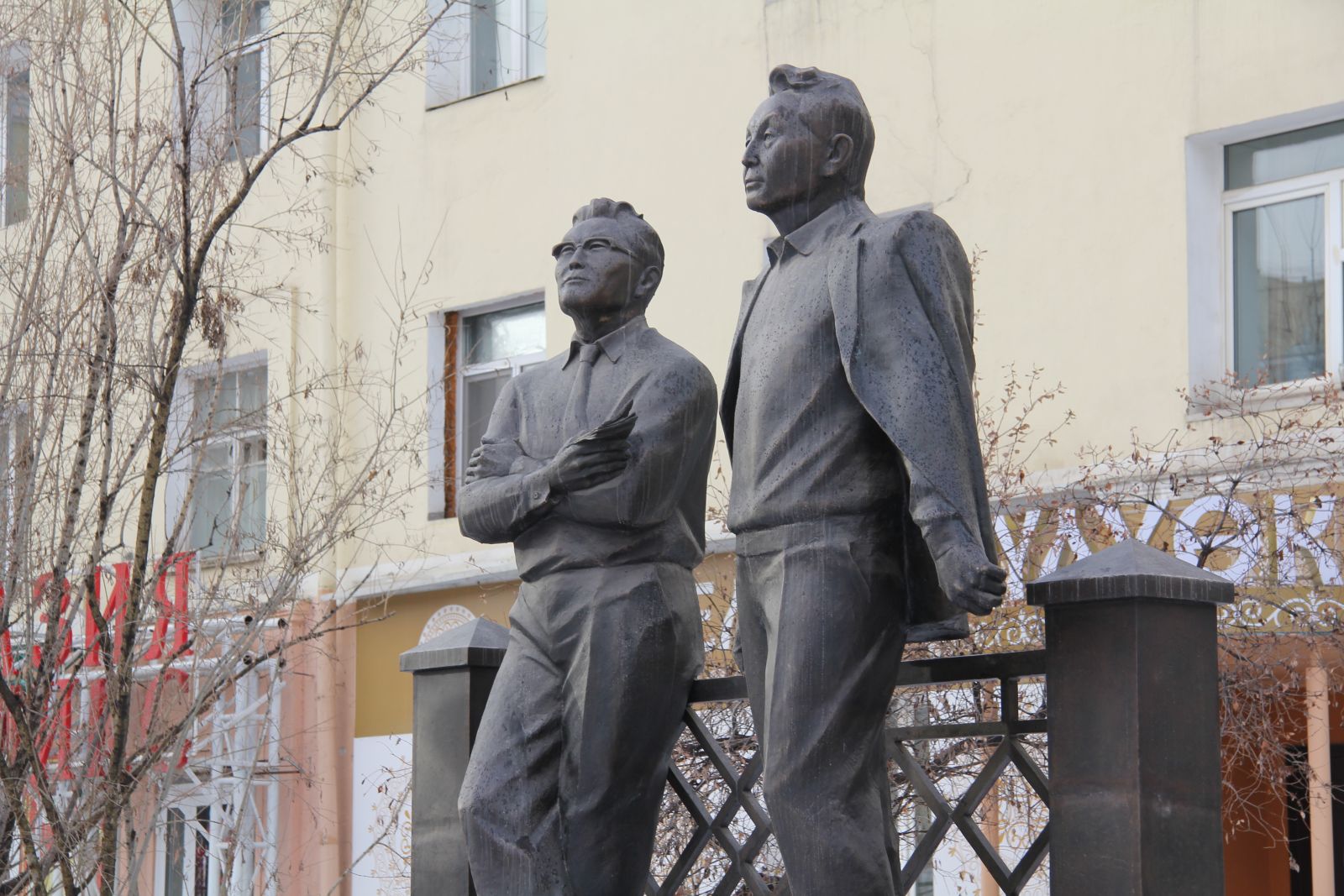 Российские писатели почтили память Семена и Софрона Даниловых в Якутске