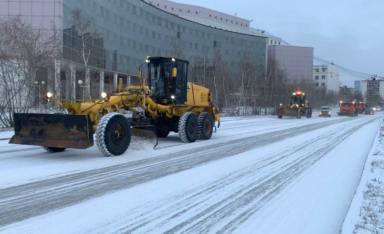 Уборку снега и противогололедные мероприятия проводят в Якутске