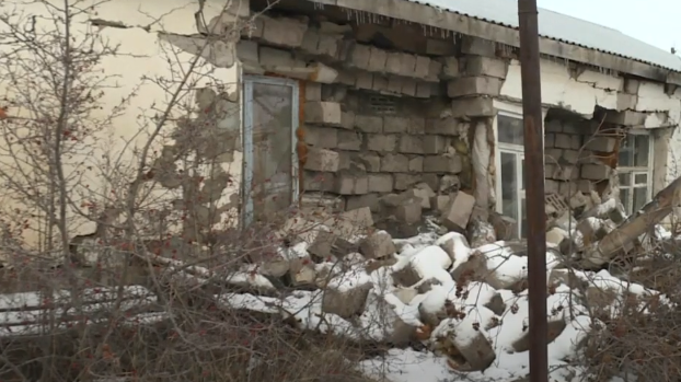 Пожилые люди вынуждены жить в полуразрушенном бараке в Якутске