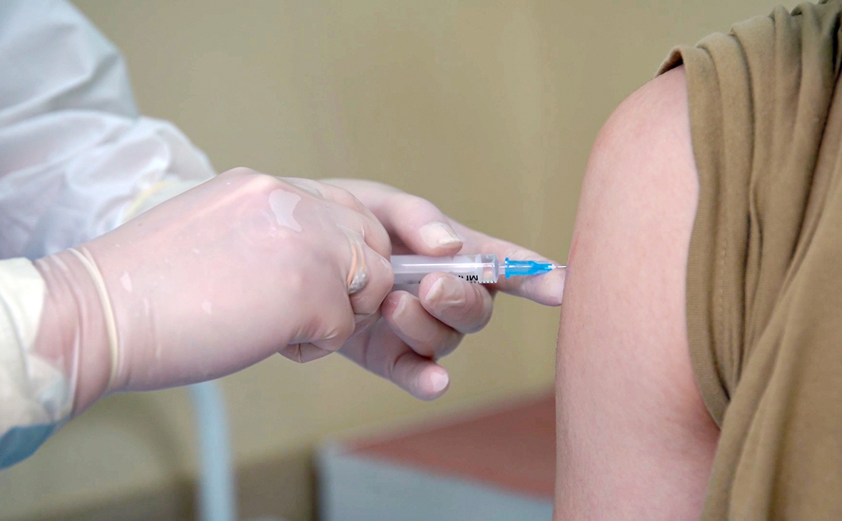План по иммунизации населения Якутии от коронавируса повысили до 80%