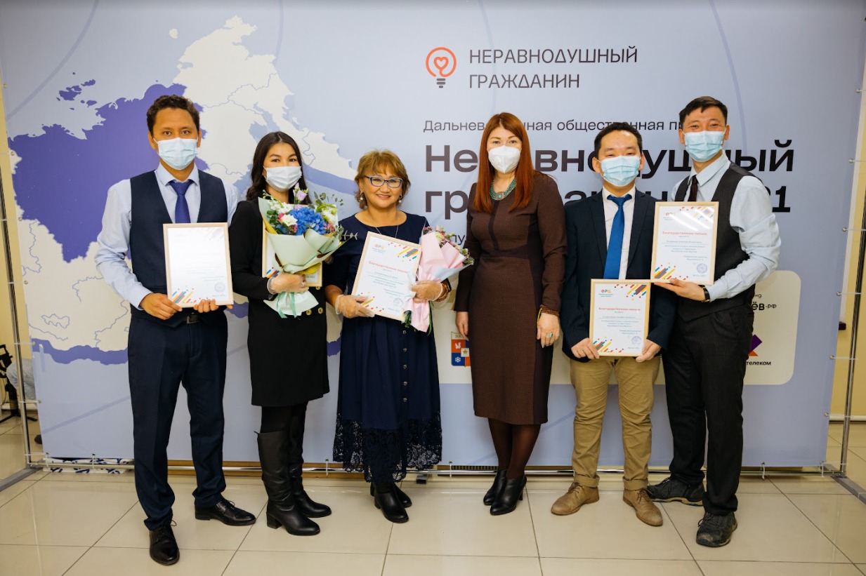 Волонтеров Добровольческого штаба по борьбе с лесными пожарами наградили в Якутии
