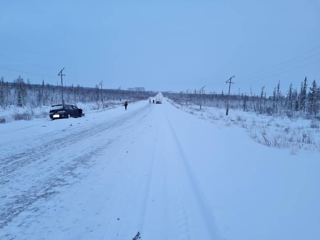 Водитель иномарки пострадал при столкновении с большегрузом в Мирнинском районе Якутии