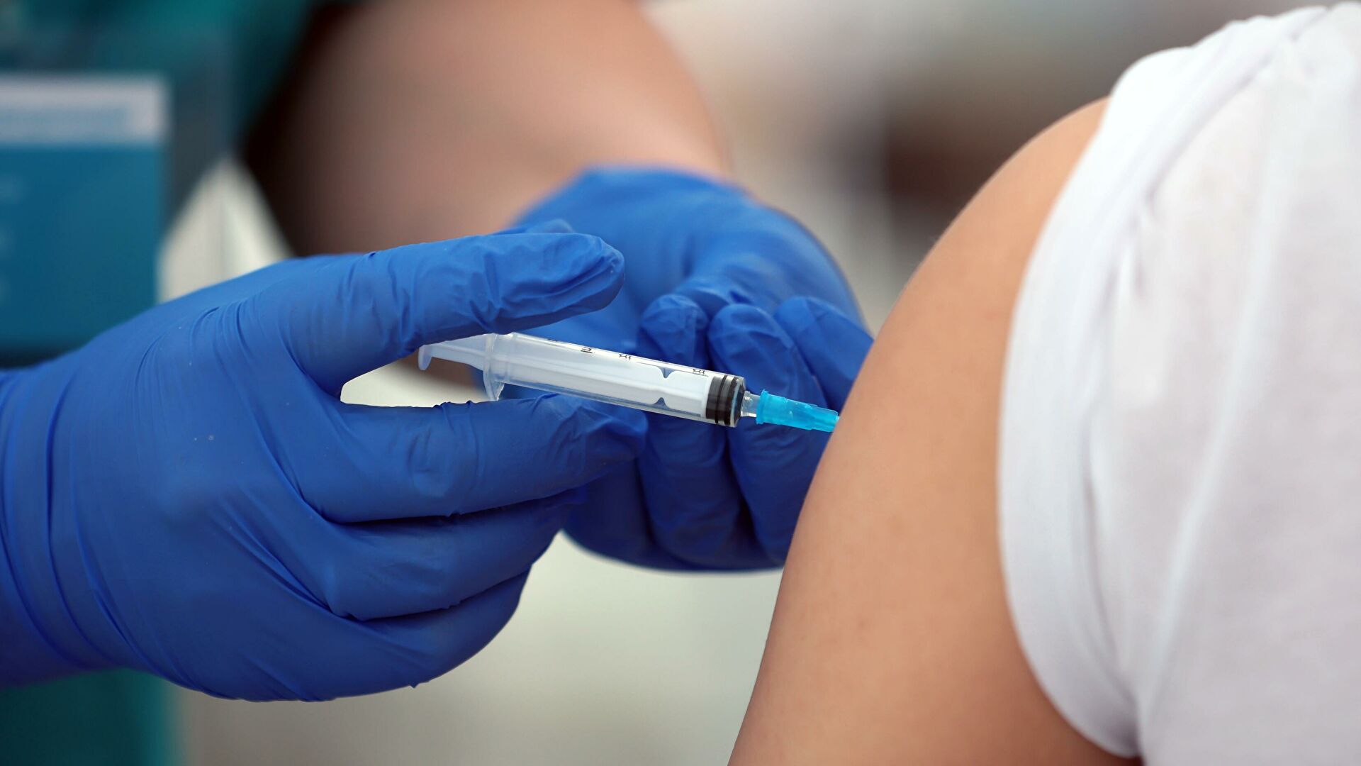 Прививки против гриппа получили свыше 284 тысяч якутян