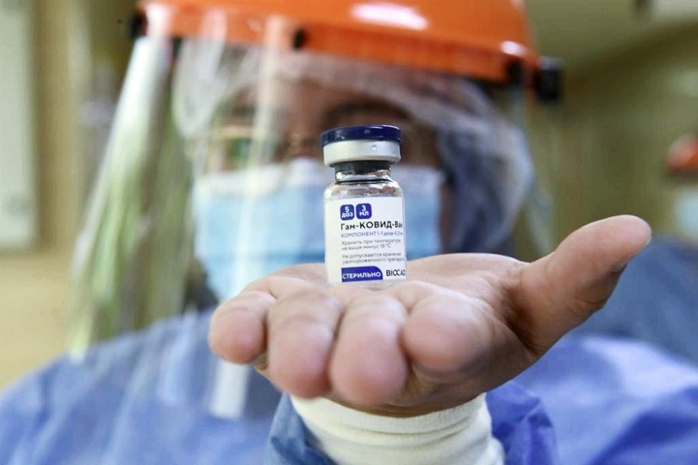 Вакцину против COVID-19 для подростков зарегистрировали в России