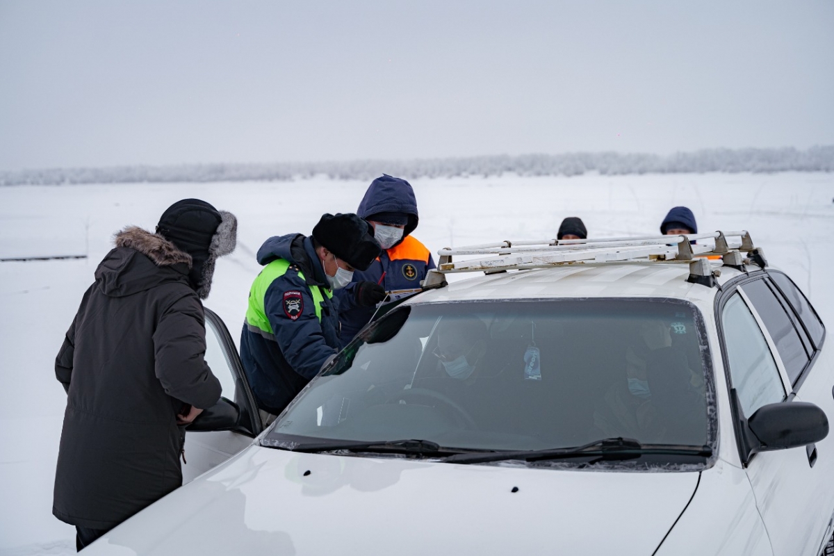 Водителей за выезд на неокрепший лед могут оштрафовать на пять тысяч рублей в Якутске