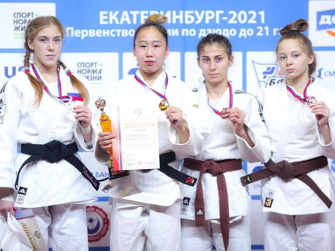 Якутские дзюдоистки завоевали золото и серебро на юниорском первенстве РФ U21